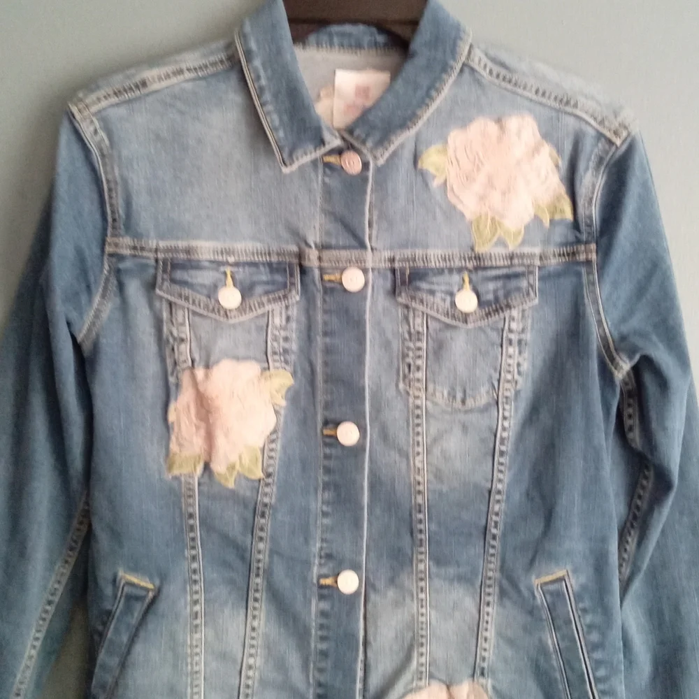 Denim Jacket Embroidered Floral‎ Applique Light Wash Distressed Button Up